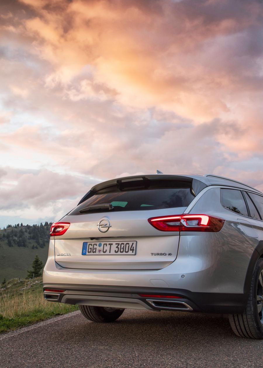 Детали экстерьера Opel Insignia Country Tourer Turbo 4x4 2017 года  (фото 20 из 44)
